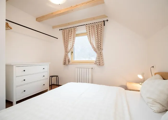 Apartma Hkavc Markez בוהין