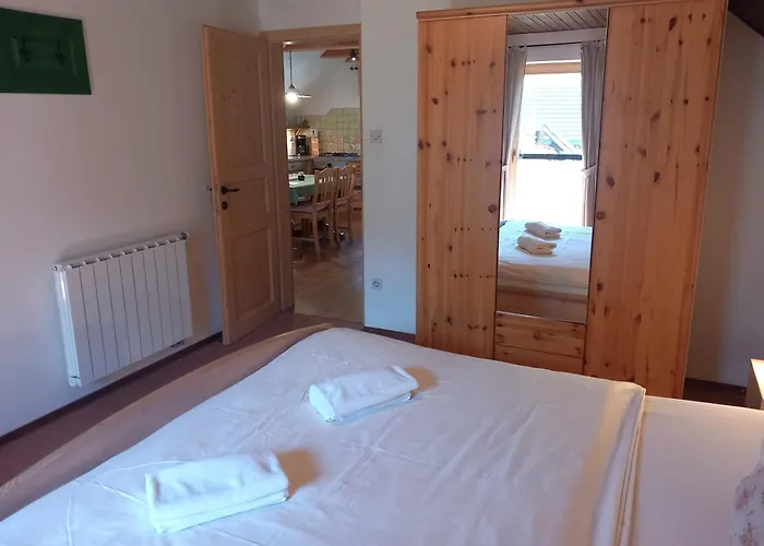 Apartma Hkavc Markez בוהין